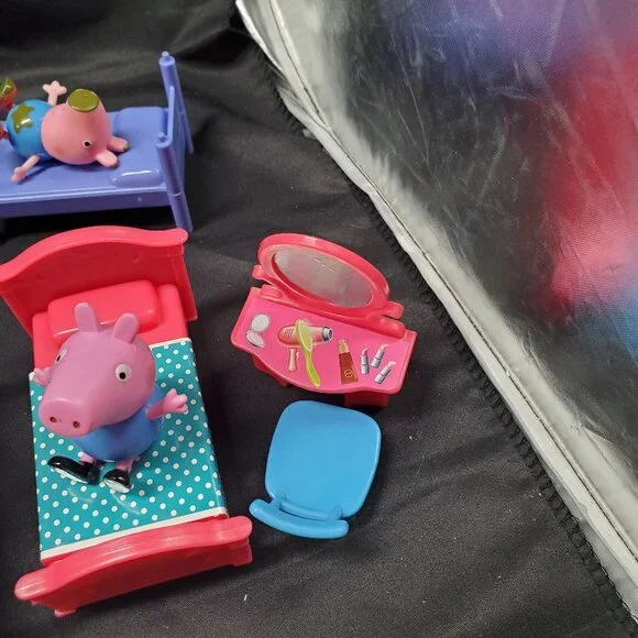 Peppa Pig Family and Friends with Furniture-Lot of 26 pieces - Picture 8 of 8